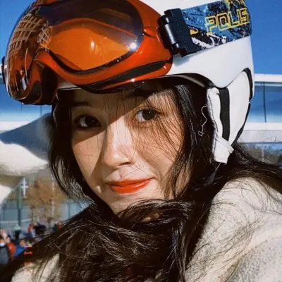随盲柳入眠的女人
